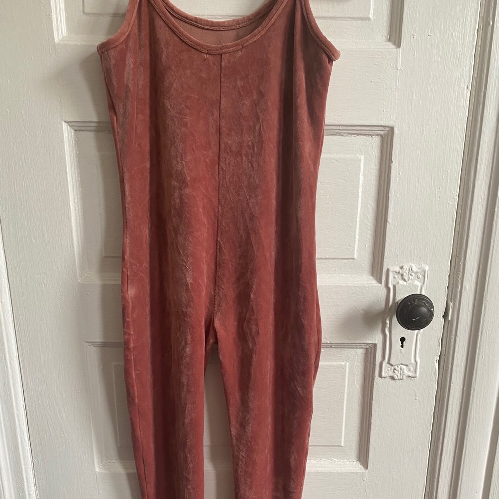 Soft Crushed velvet jumpsuit needs a new home ☺️